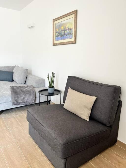 Blue Apartment With Shared Pool Сплит Екстериор снимка