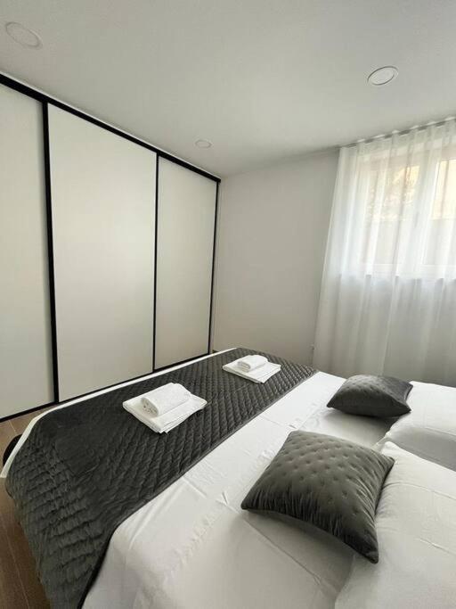 Blue Apartment With Shared Pool Сплит Екстериор снимка