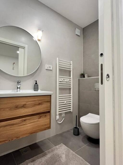 Blue Apartment With Shared Pool Сплит Екстериор снимка