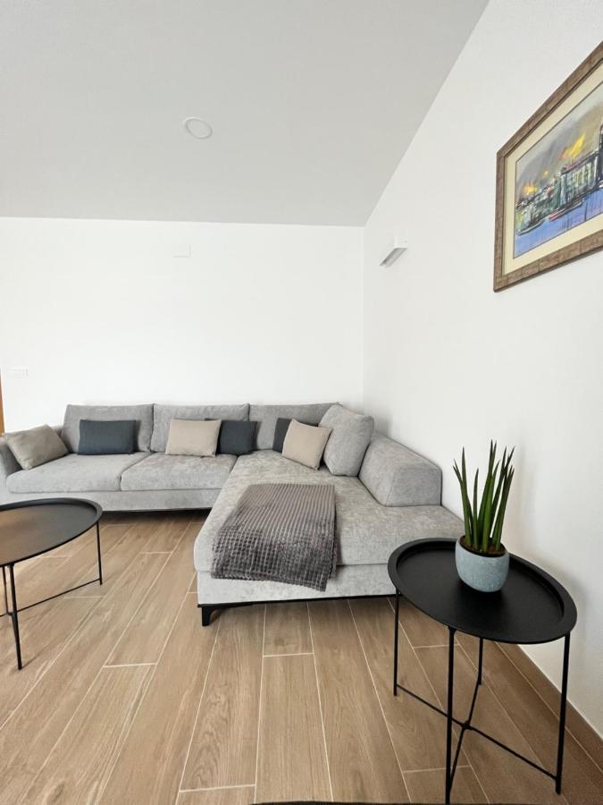 Blue Apartment With Shared Pool Сплит Екстериор снимка