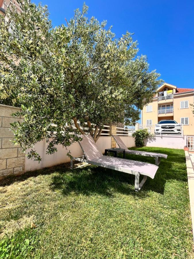 Blue Apartment With Shared Pool Сплит Екстериор снимка