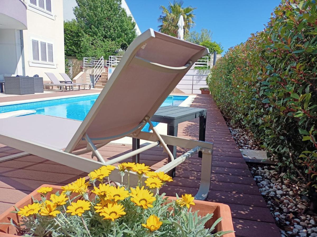 Blue Apartment With Shared Pool Сплит Екстериор снимка